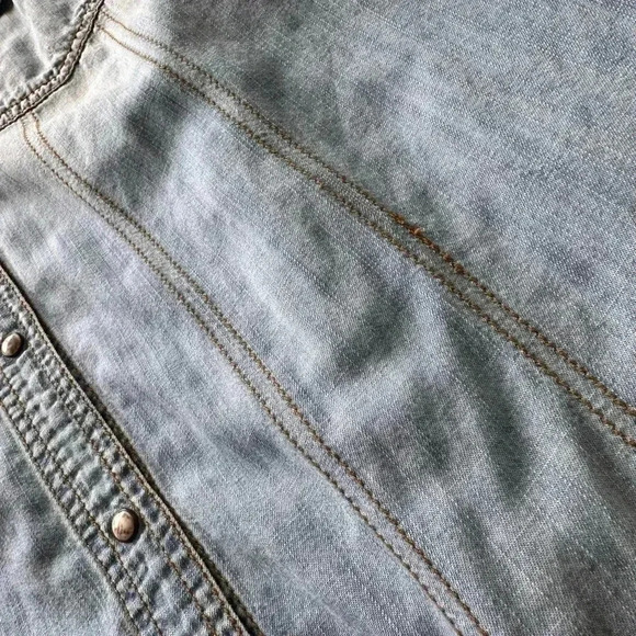 Women’s Lightweight Chambray Western Cowgirl Snap Front Casual Shirt Medium - Picture 9 of 11